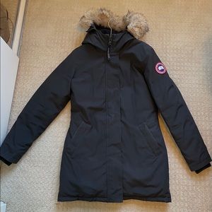 Canada Goose Down Coat w Fur (removable) Trim hood